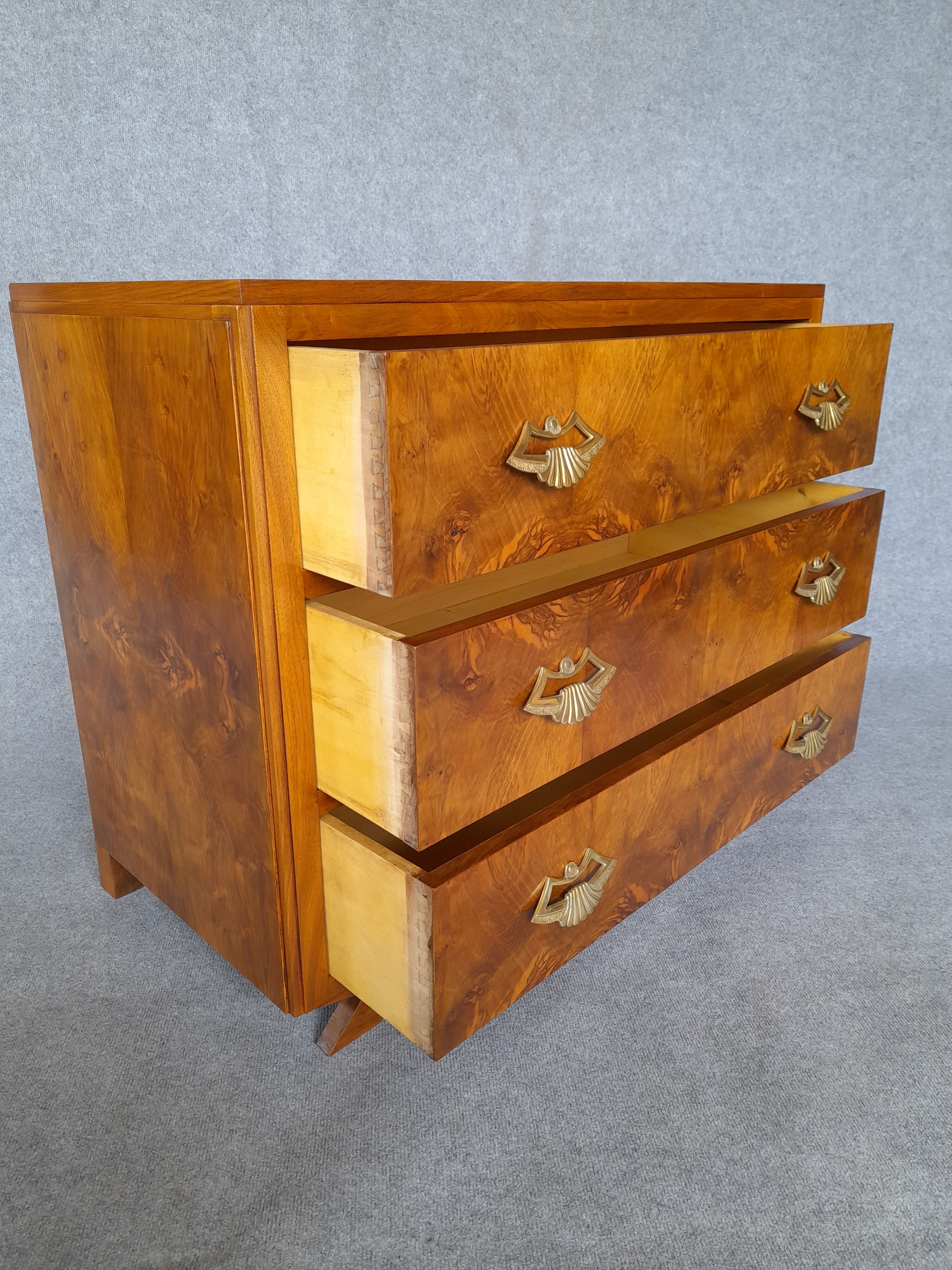 Commode en noyer