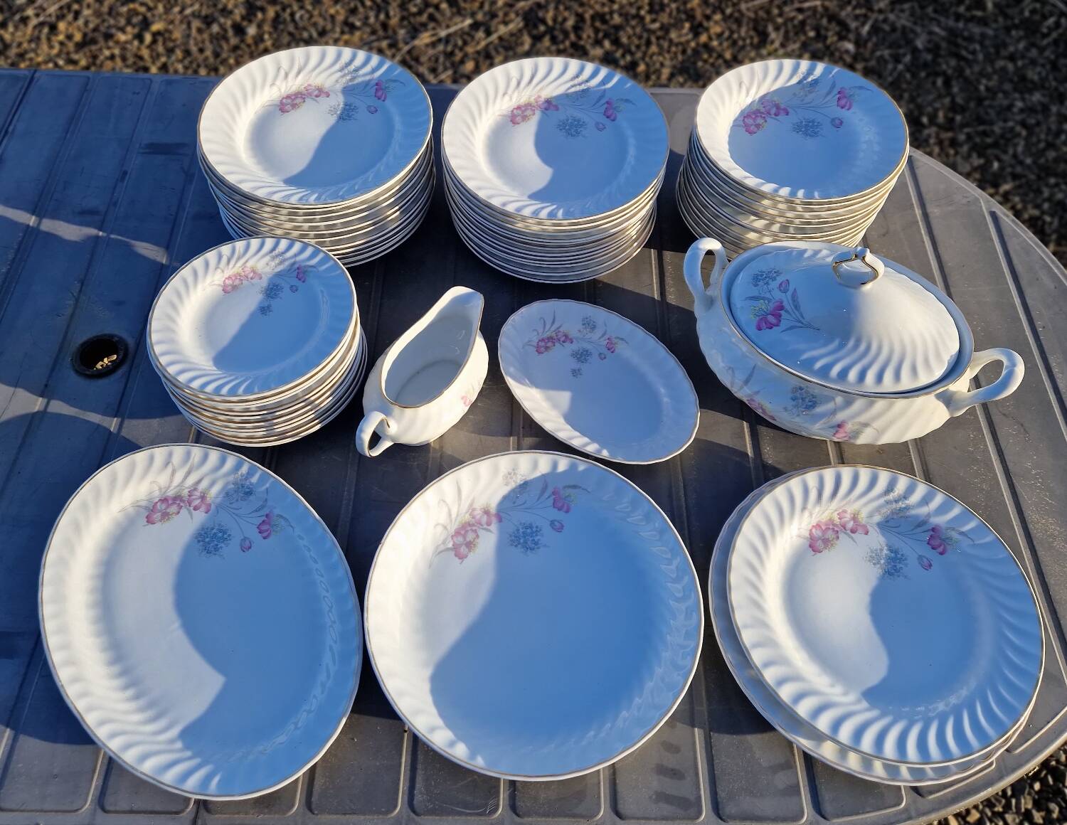 Apulum 54-piece porcelain dinnerware set