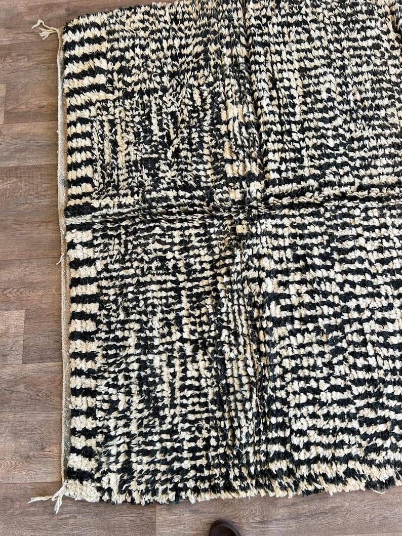 Tapis Beni Ouraine - tapis blanc et noir - sur commande 170/270 cm