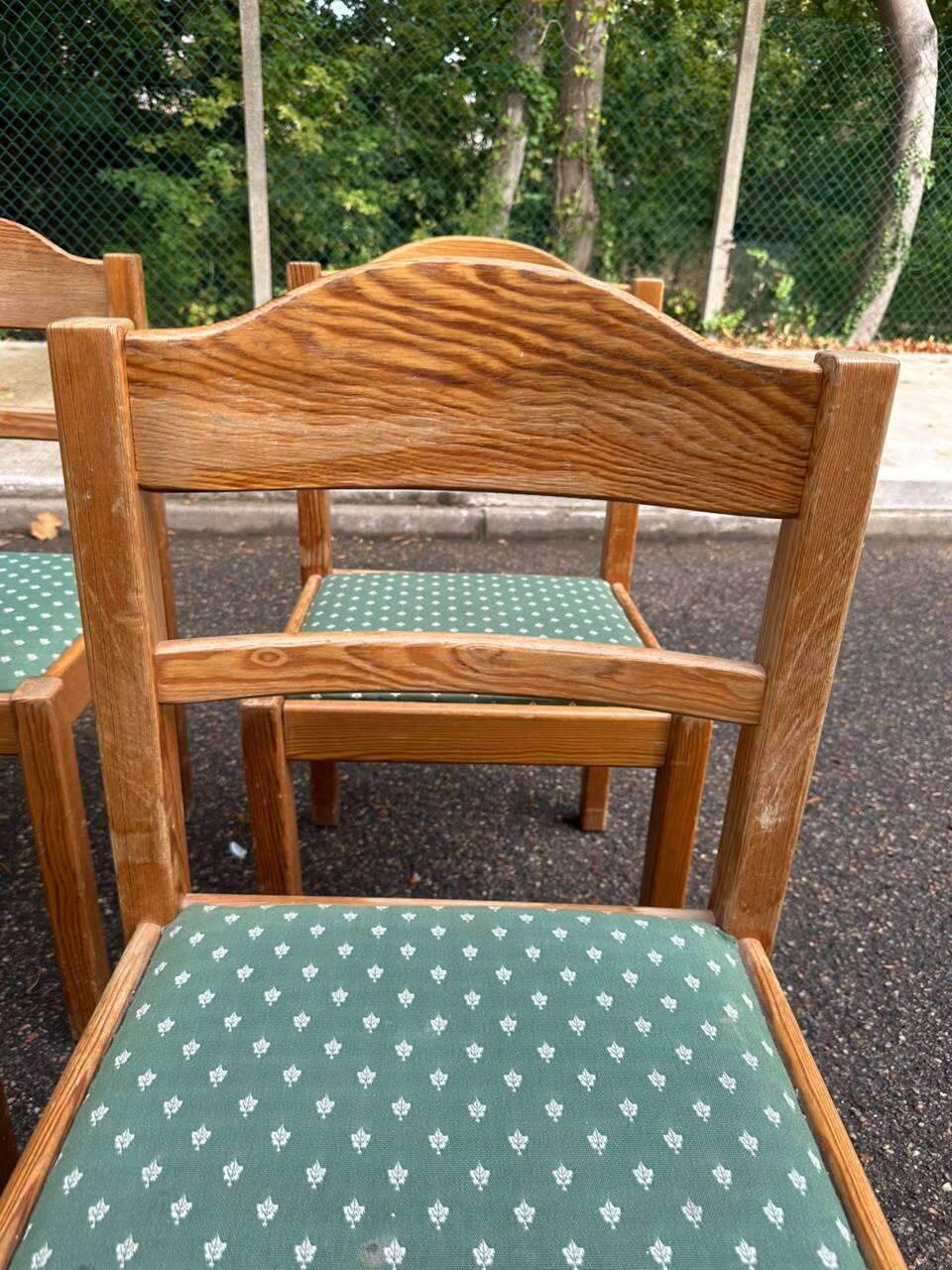 Set of 6 vintage solid wood chairs — Green fabric seats