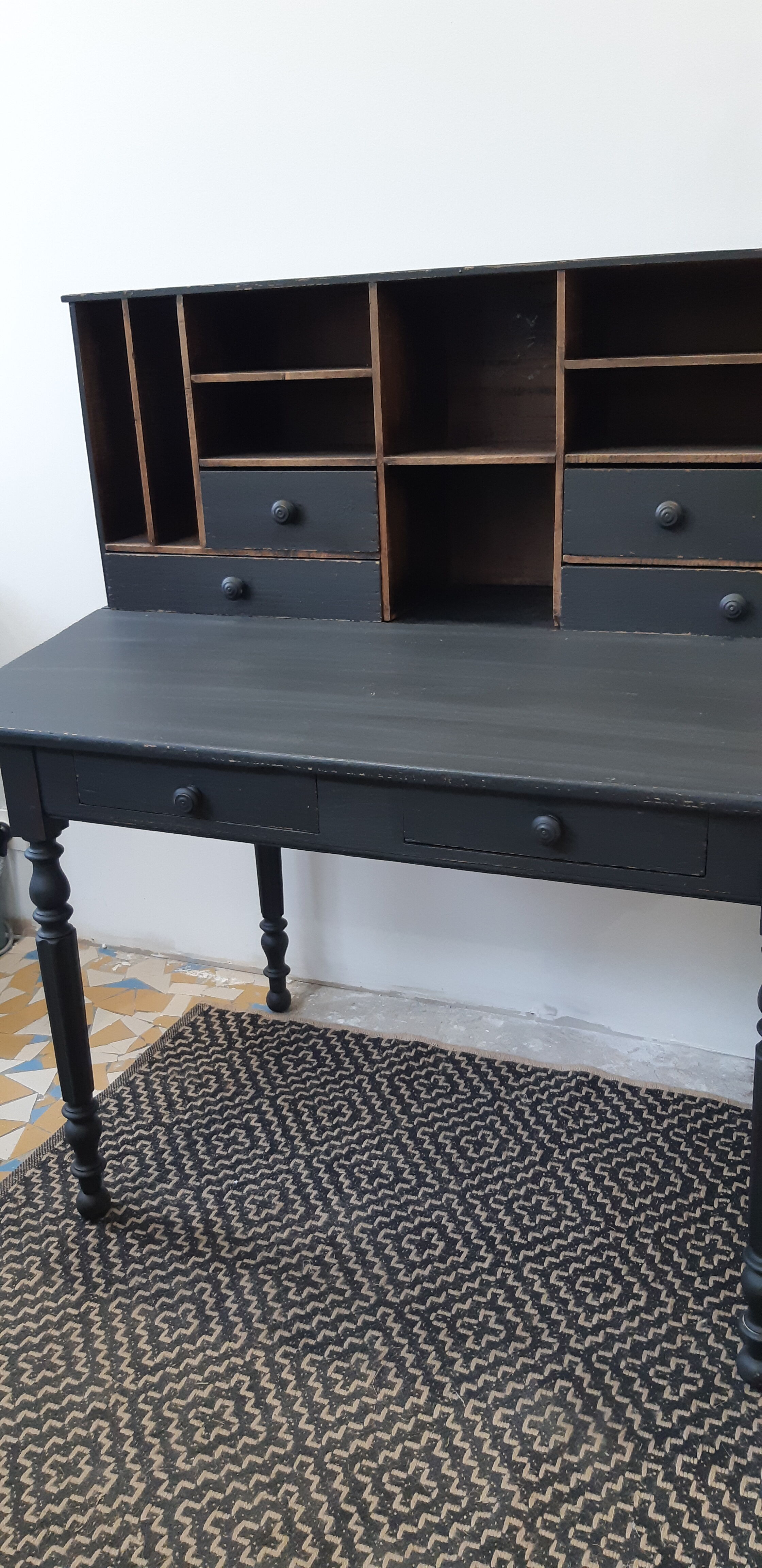 Black & wood desk