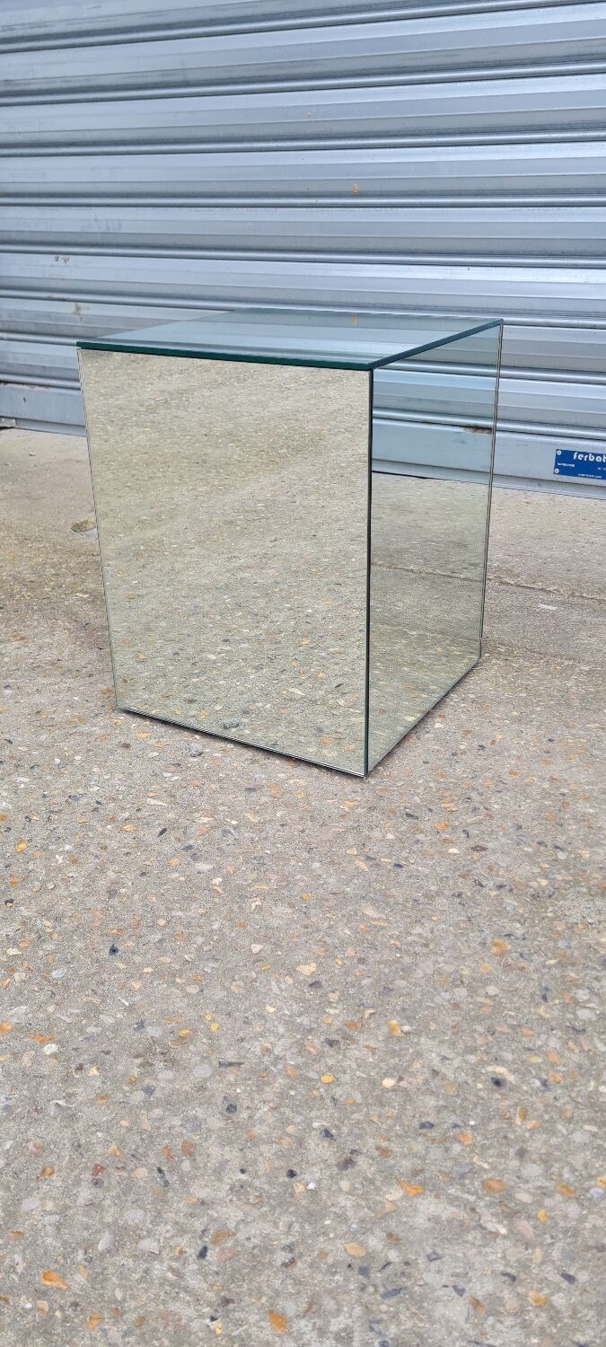 Sofa end cube mirror