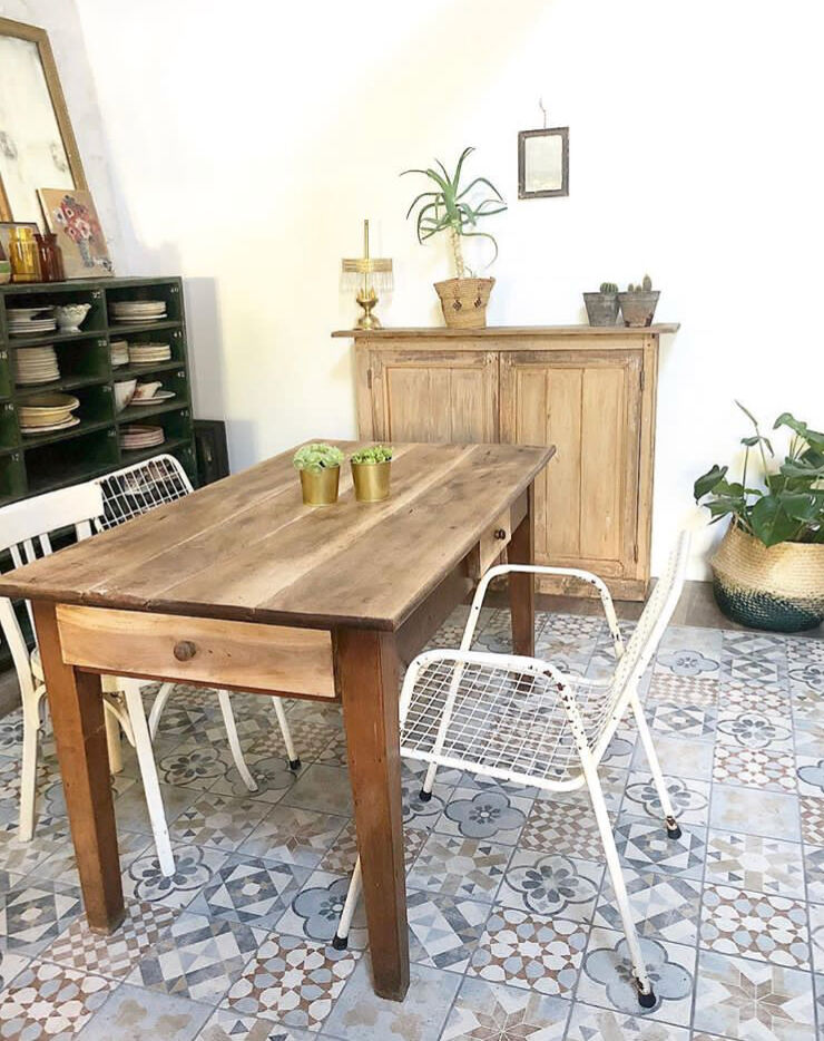 Farm table