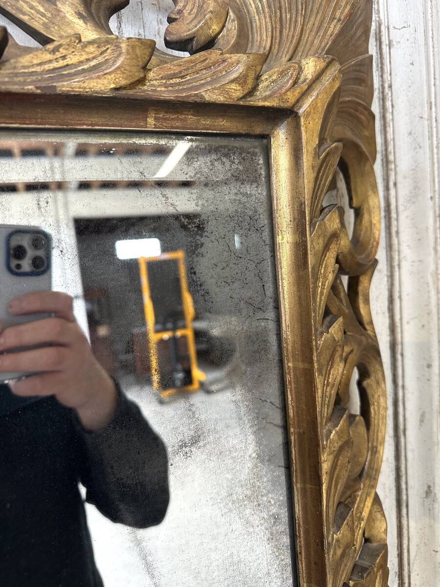 Miroir en bois sculpté doré XIXe siècle