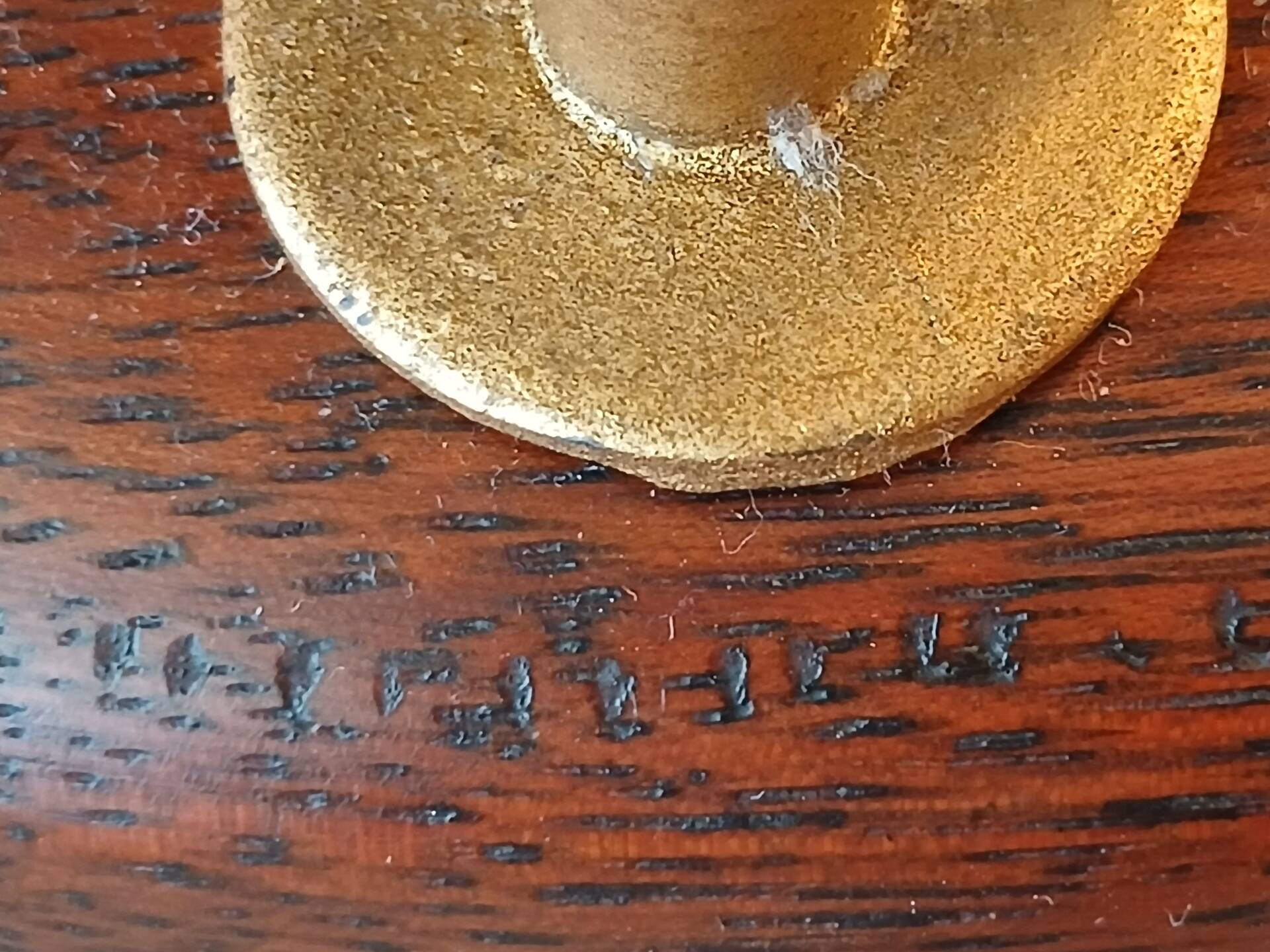 Unique and monumental Siamese bronze lamp from the 19th century, stamped.