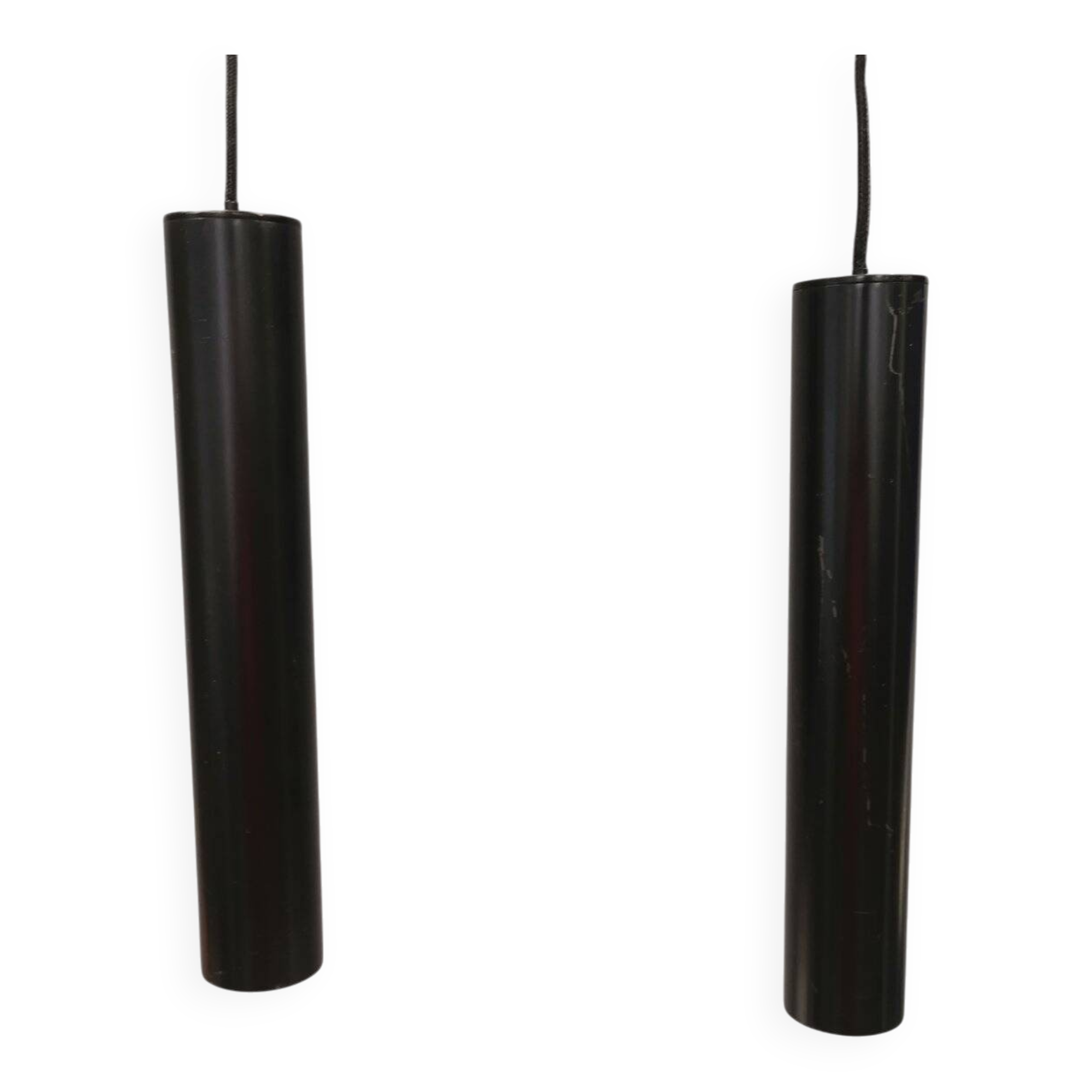 Deux suspensions de forme cylindrique en laque noire