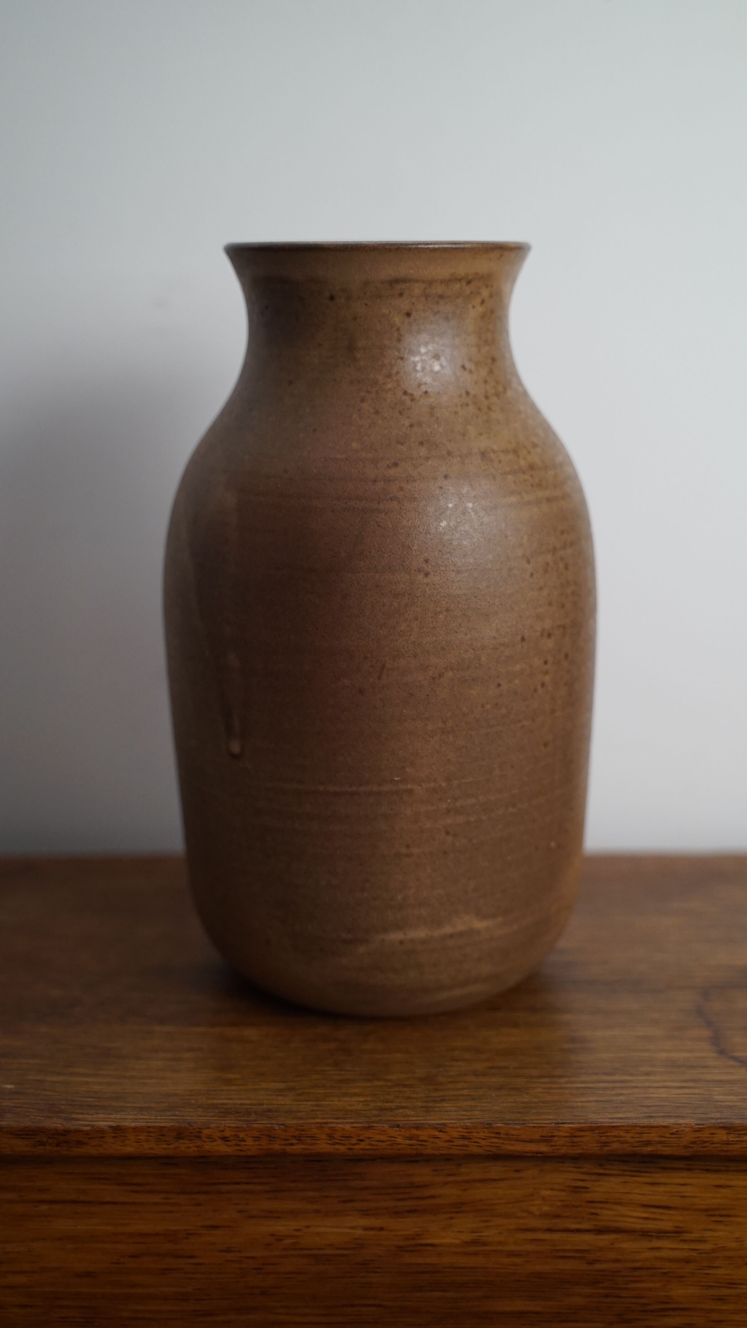 Sandstone vase with flowers 70's