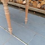 Antique light oak table with turned legs – chic country style