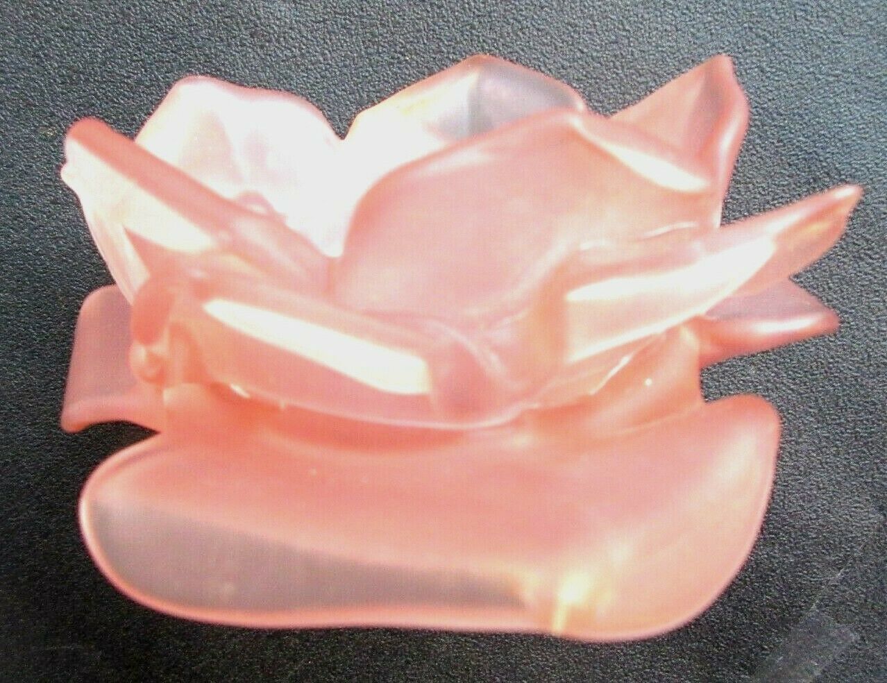 Art Deco wall light gilded bronze carved with cherries, pink tulip Rose in pink glass paste