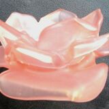 Art Deco wall light gilded bronze carved with cherries, pink tulip Rose in pink glass paste