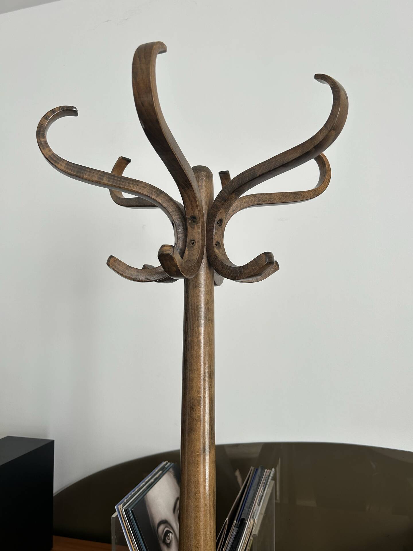 Baumann coat rack, swivelling parrot design from the 60s/70s in wood.