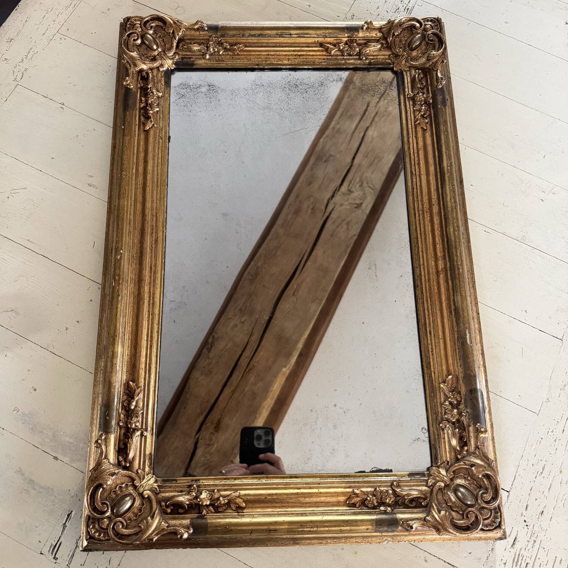 Miroir Louis XV, glace au mercure et bois doré, XIXe