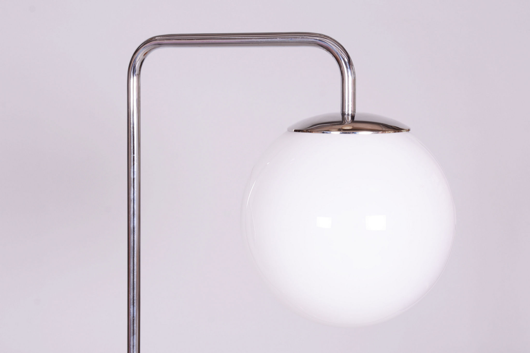 Lampadaire Bauhaus restauré, Hynek Gottwald, acier chromé, Tchéquie