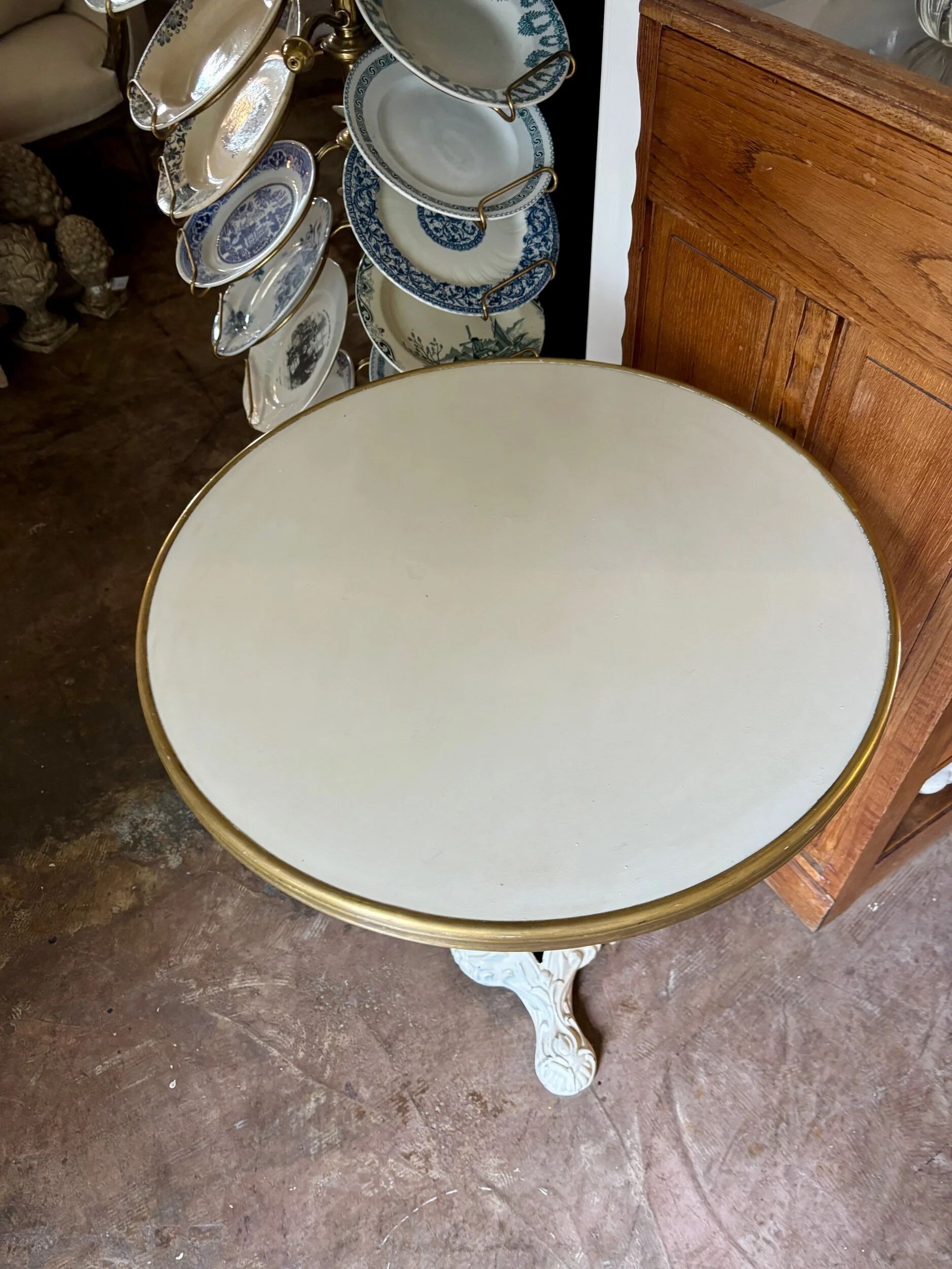 Bistro table in cast iron and beige melamine ⌀ 60 cm