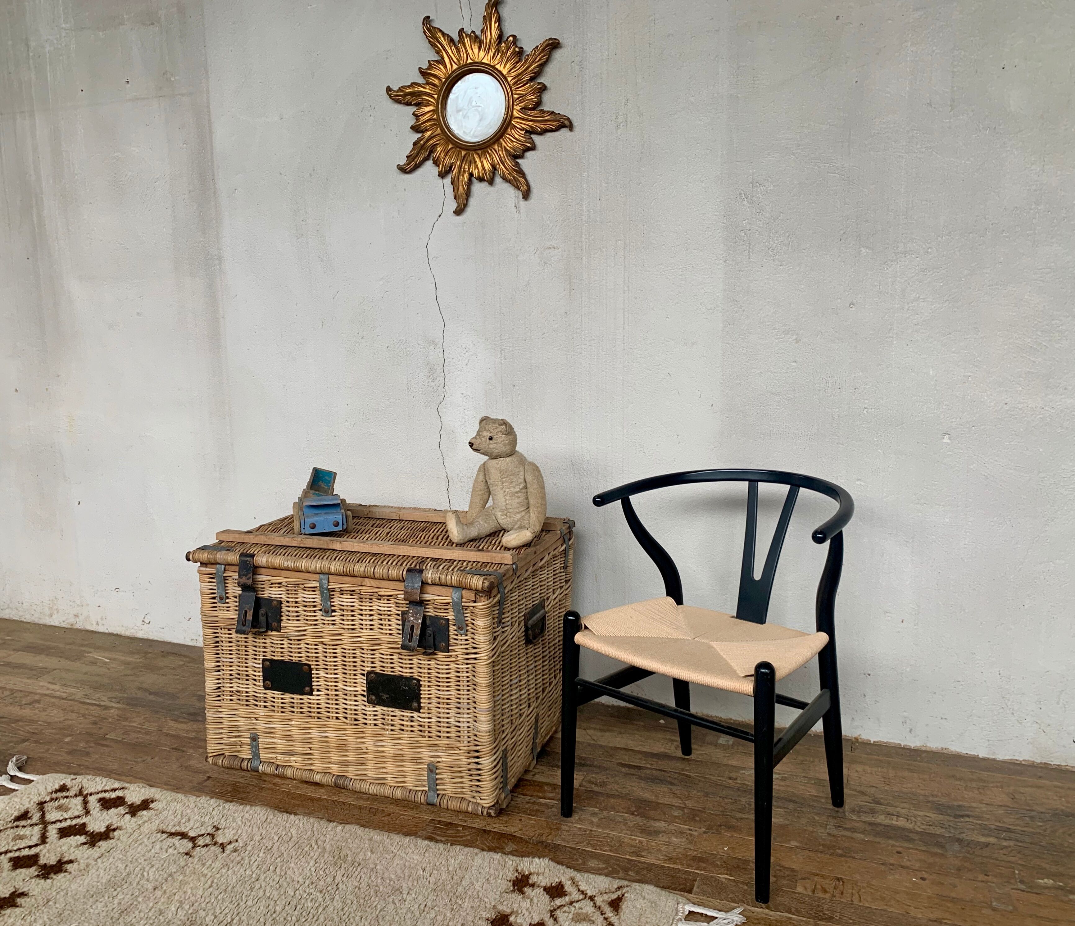 Former sncf travel trunk in rattan early XXeme
