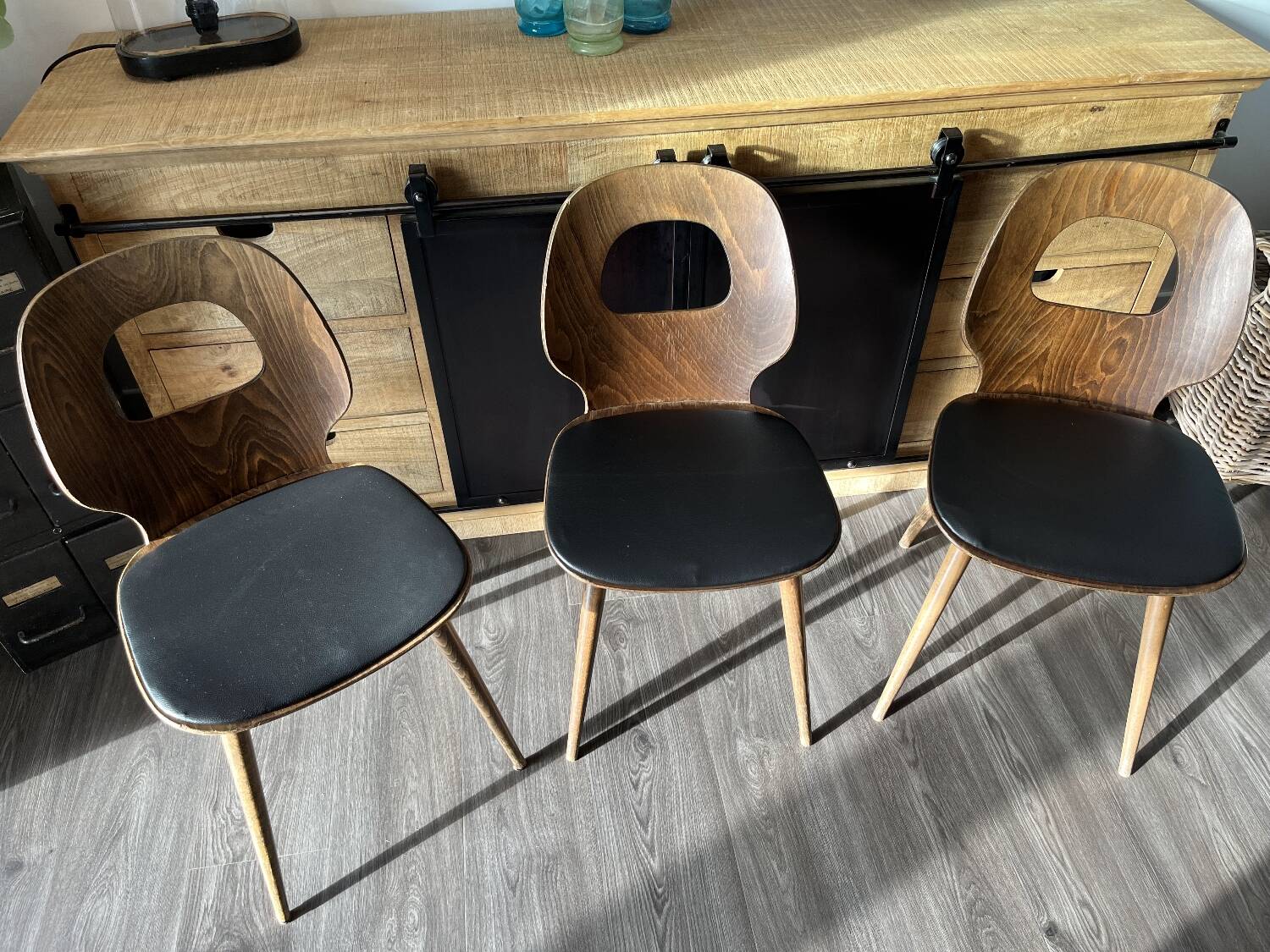 Série de 3 chaises bistrot Baumann