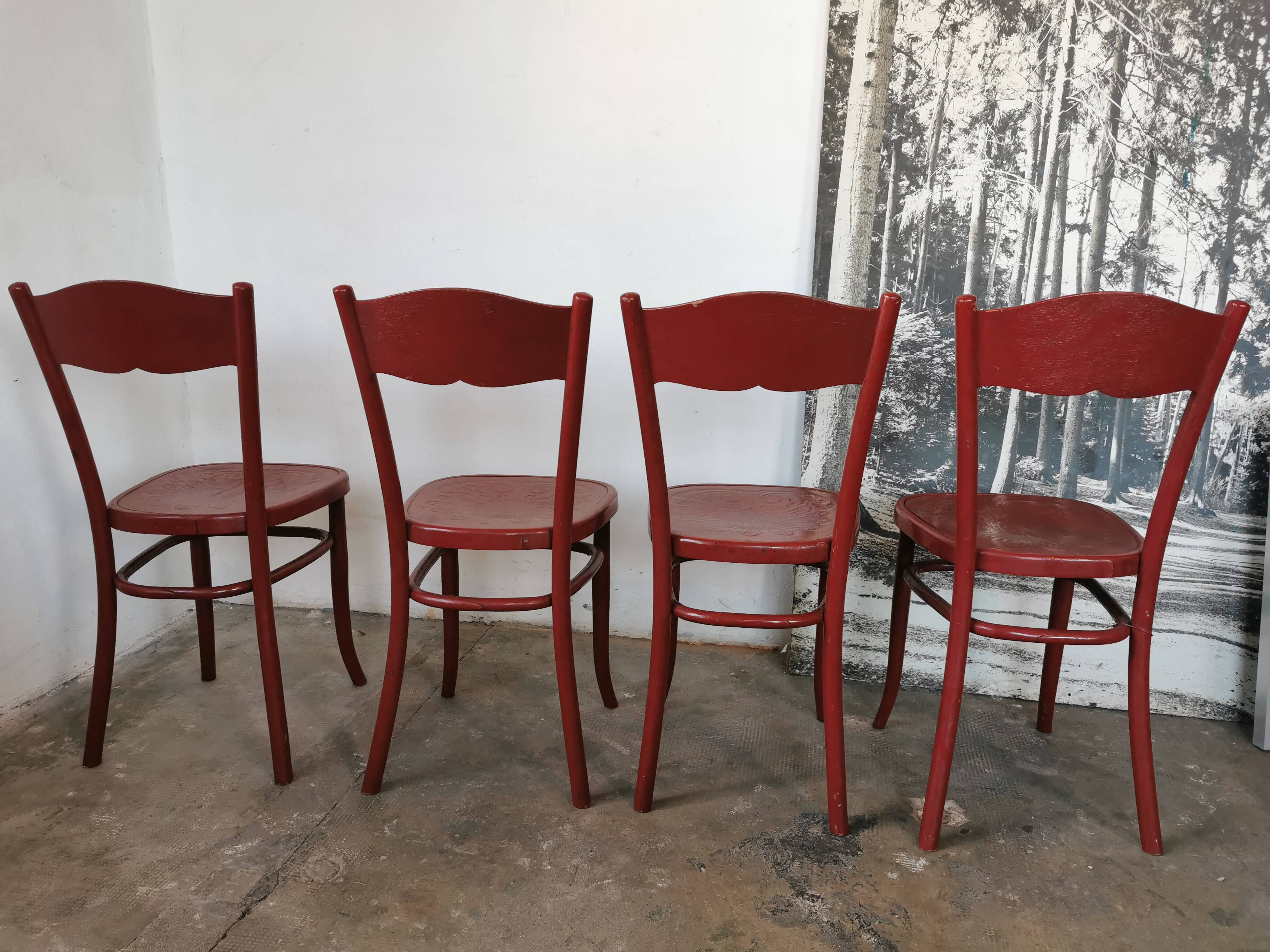 Set of 4 curved wooden bistro chairs Fischel