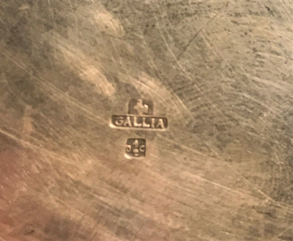 Empty pocket in silver metal Gallia