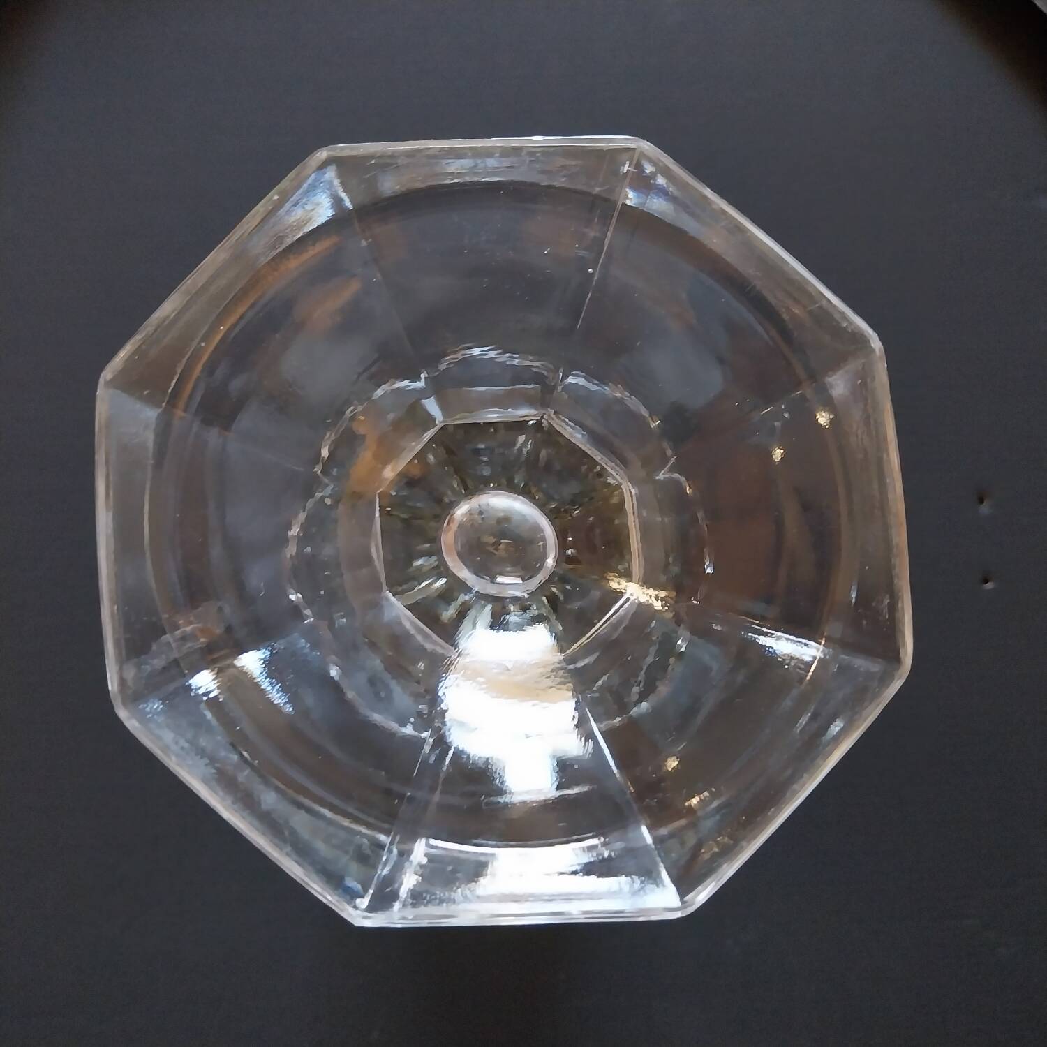 Vase tulipier vintage en verre moulé pressé