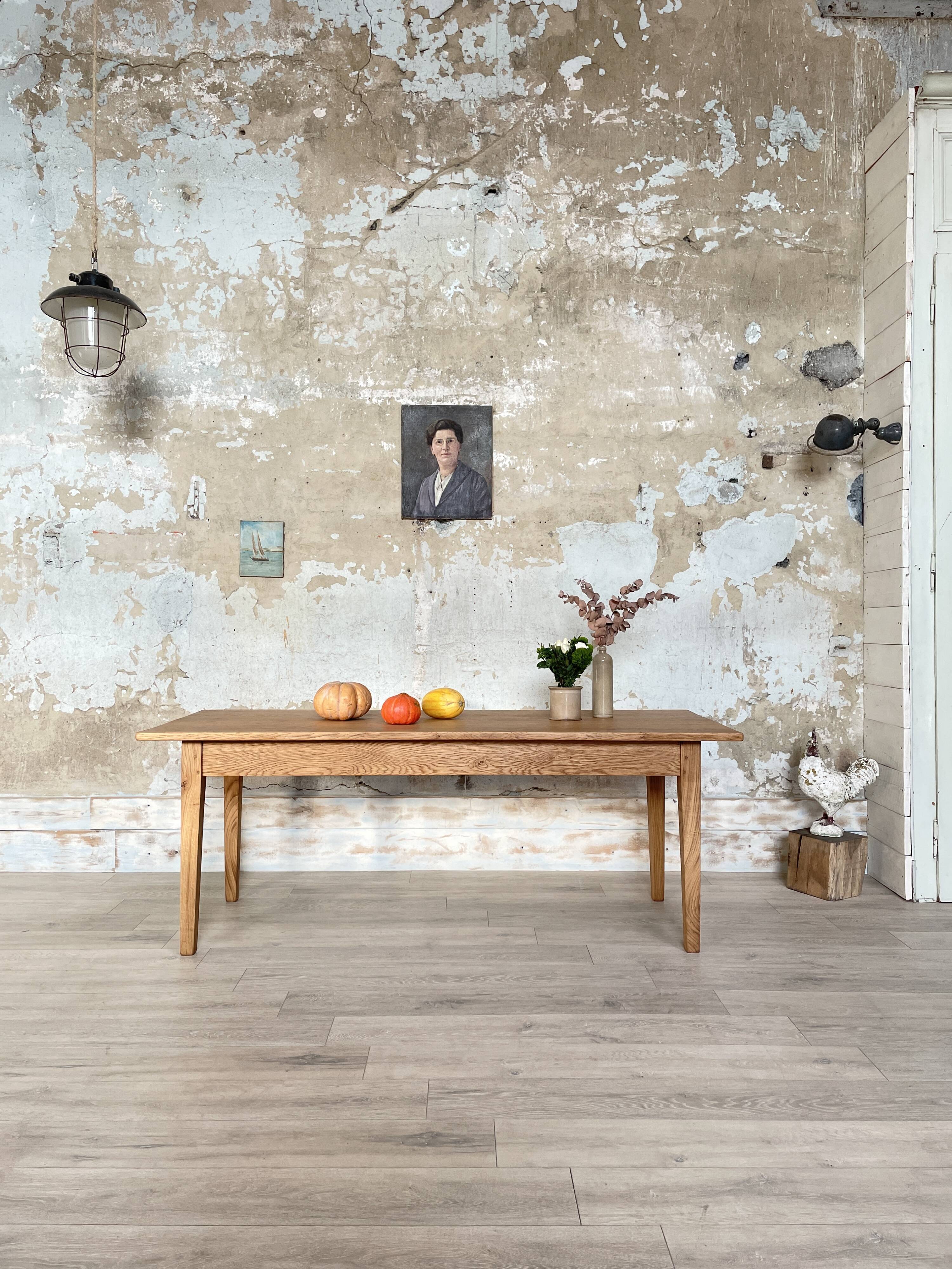 Vintage farmhouse table in solid oak.