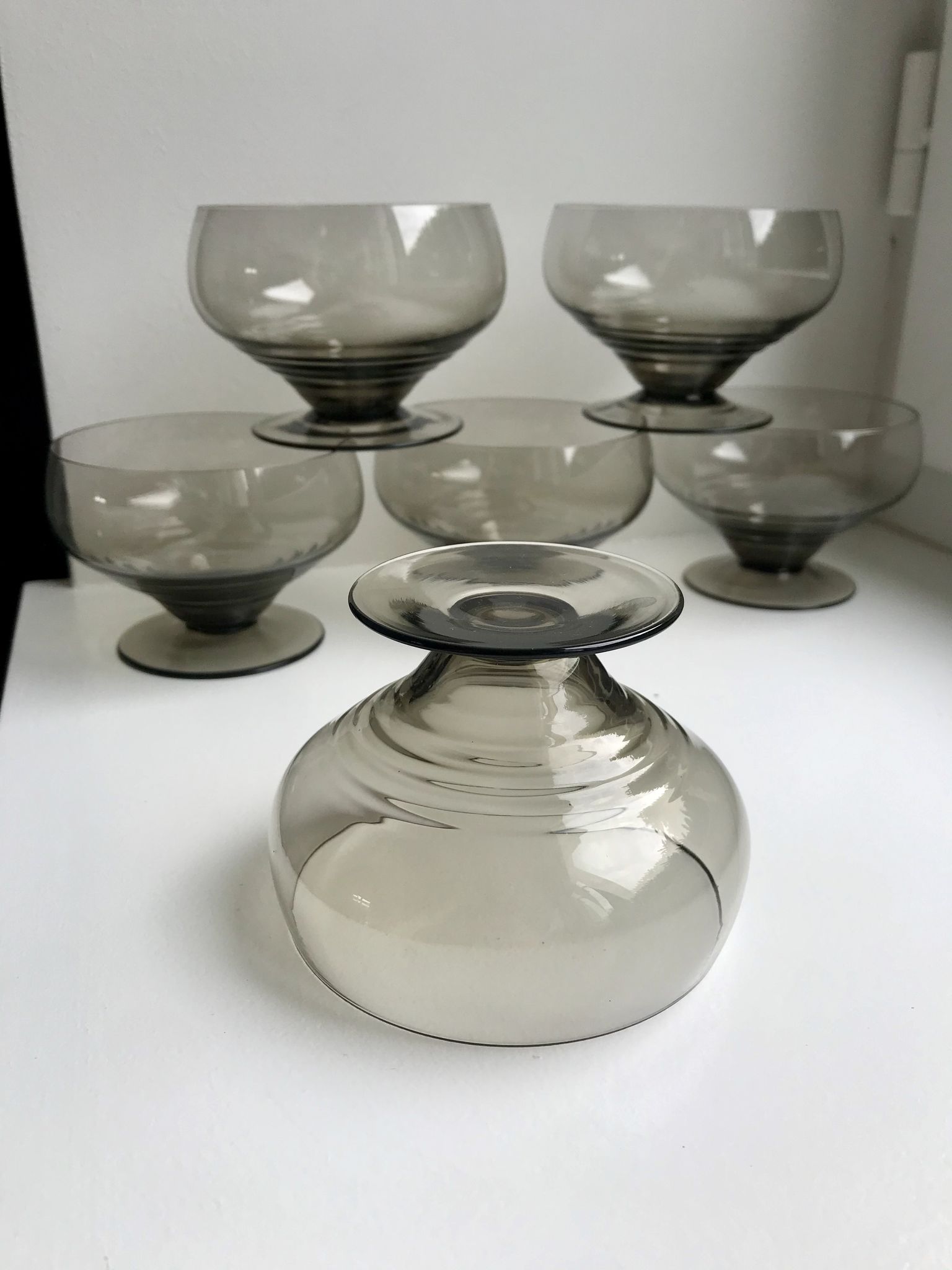 Set of 6 art deco design champagne glasses in smoked glass 30s-40s
