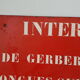 Plaque métal " interdiction de gerber les caisses....." vintage 1950