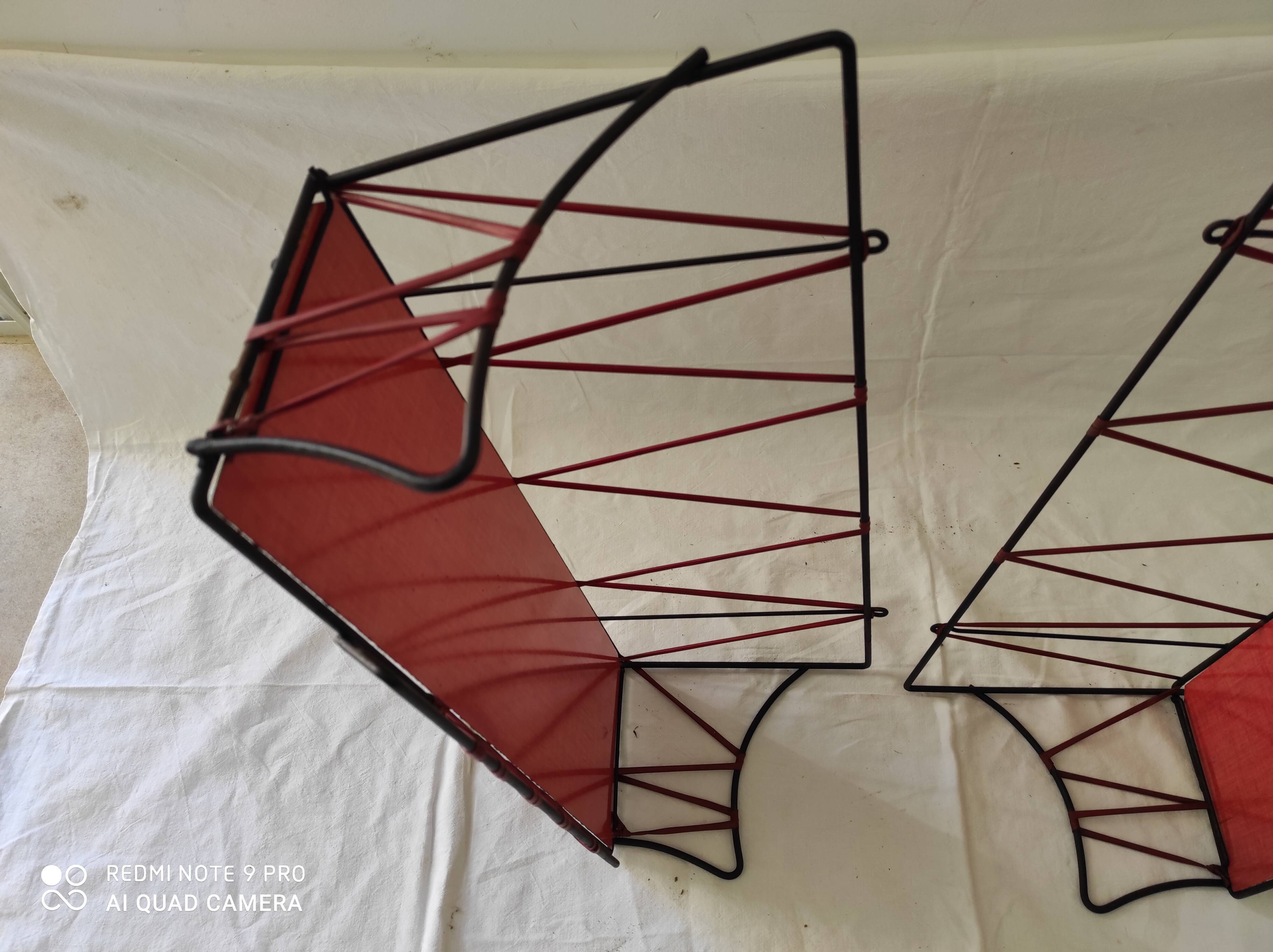 Pair of wire and scoubidou shelves
