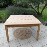 Farm table
