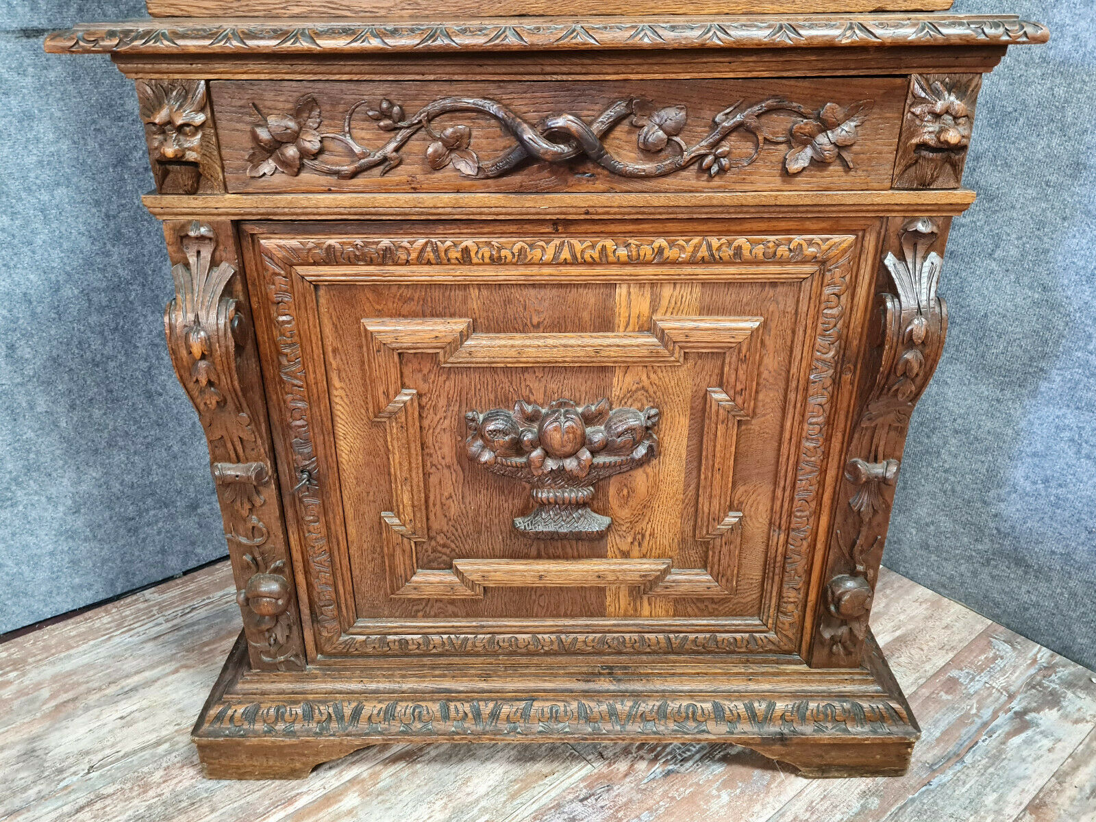 Renaissance library cabinet of hunting lodge in solid oak around 1850