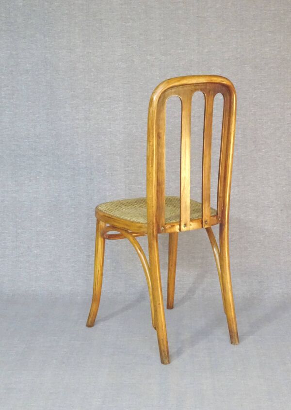 Chaise Thonet N°391 XV de 1925 cannée , teinte noyer