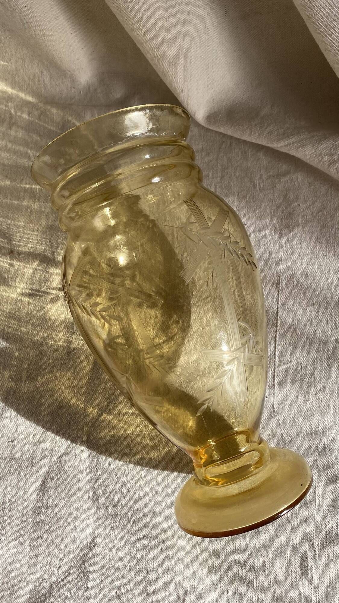 Amber vase with engraved decoration