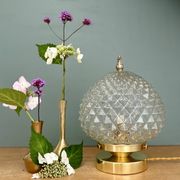 Lampe à poser globe vintage en verre moulé pointes de diamant