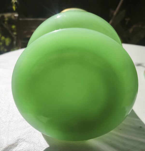 Vase en opaline a décor de palmier or ( ouraline)