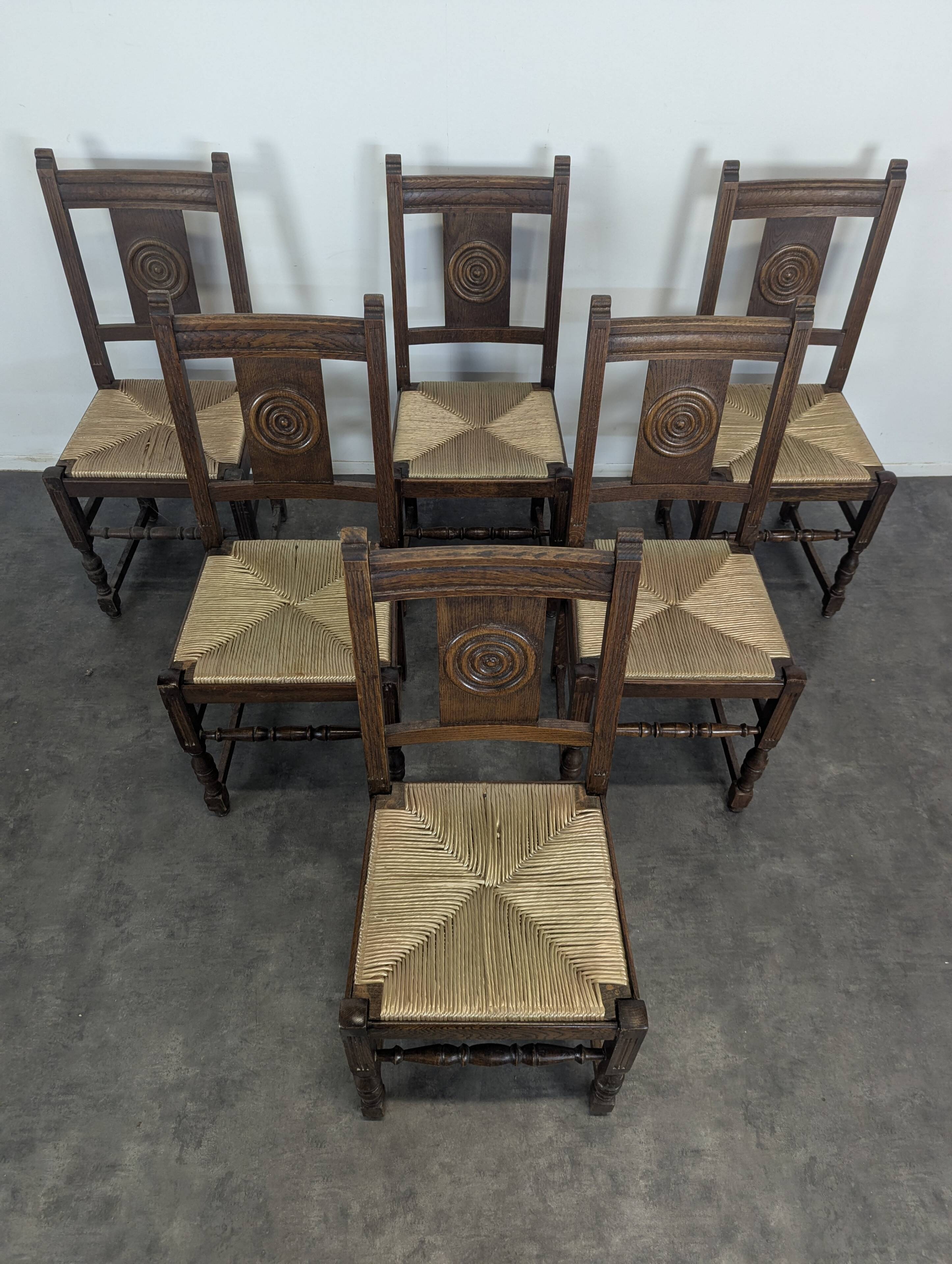 Série de 6 chaises en chêne dans l'esprit de Dudouyt