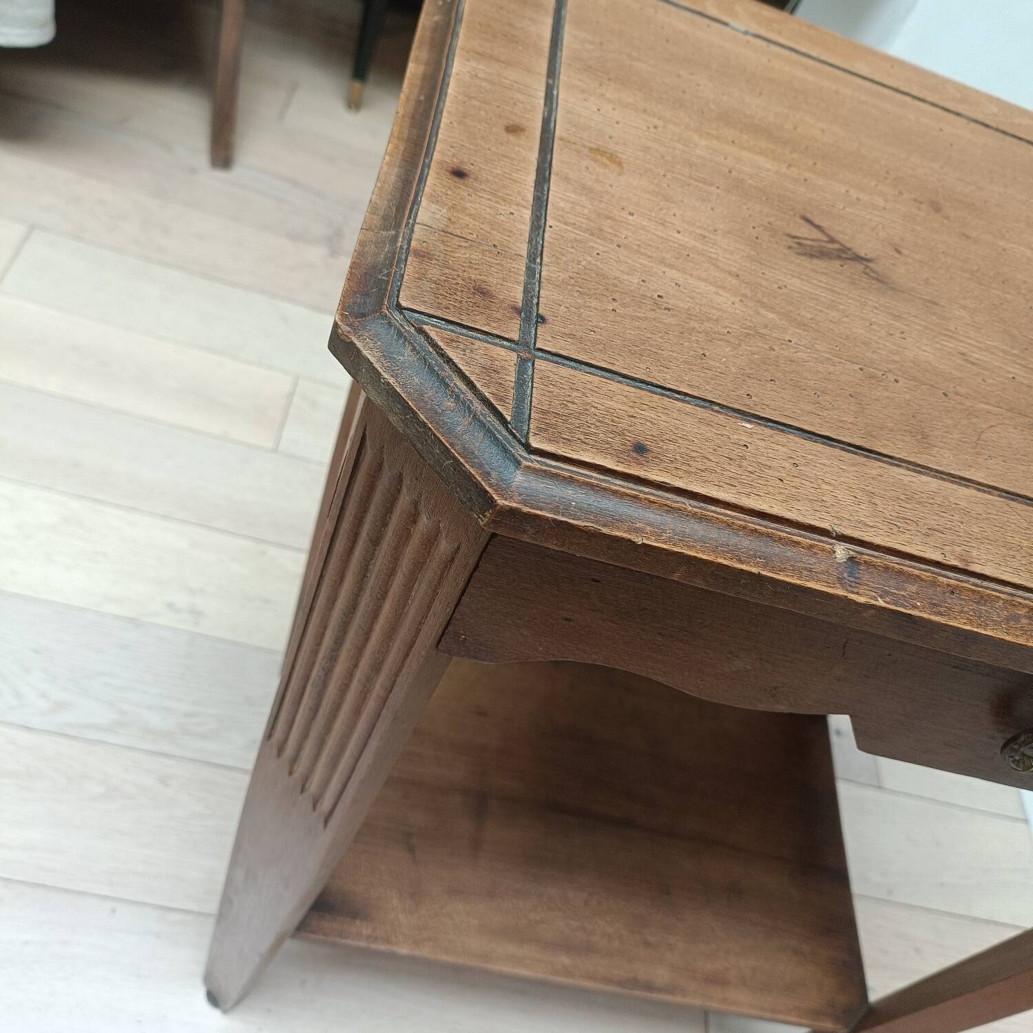 Occasional table, Art Deco pedestal table