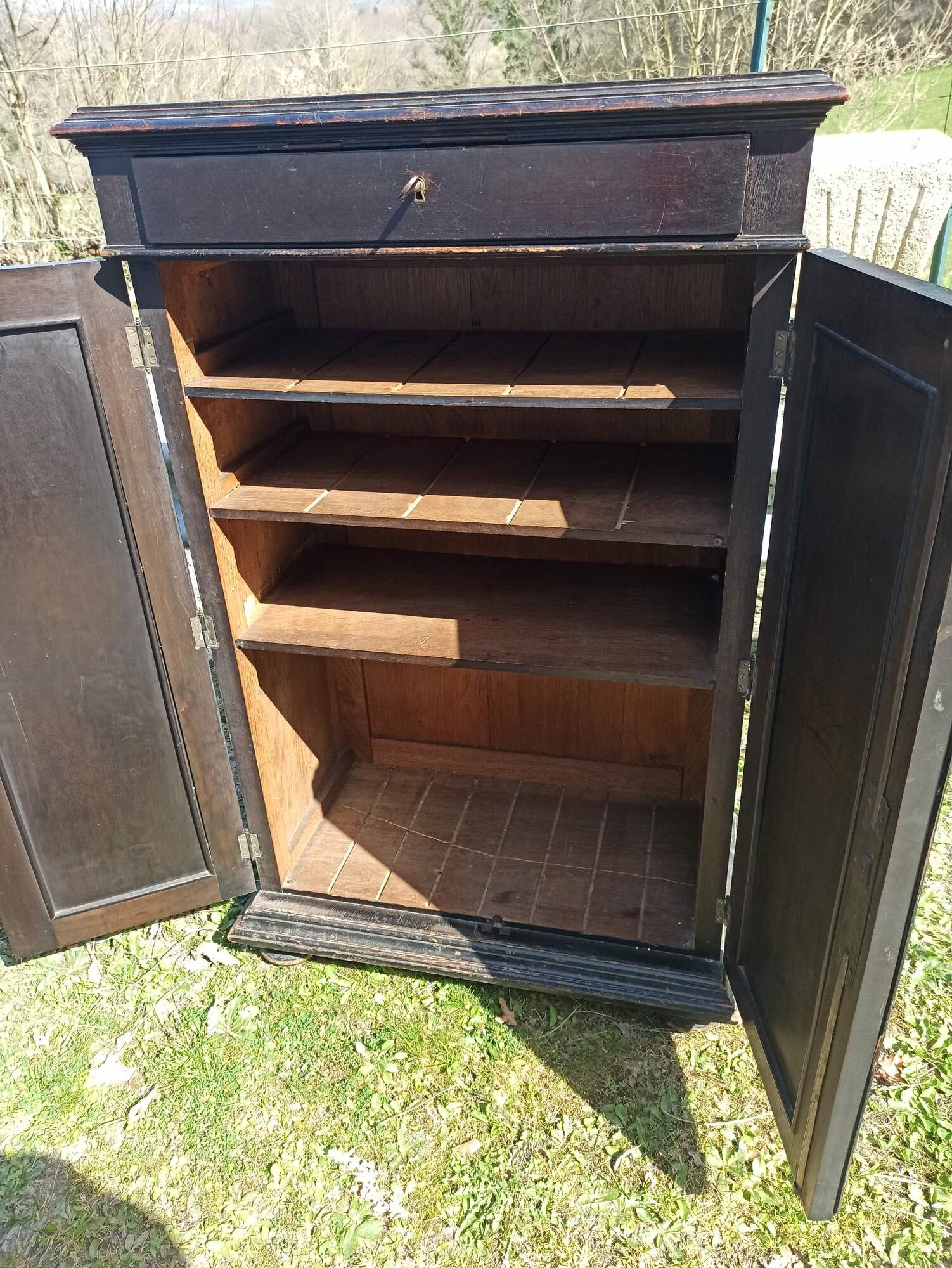 Sideboard 2 doors 1 drawers in blackened wooden support height