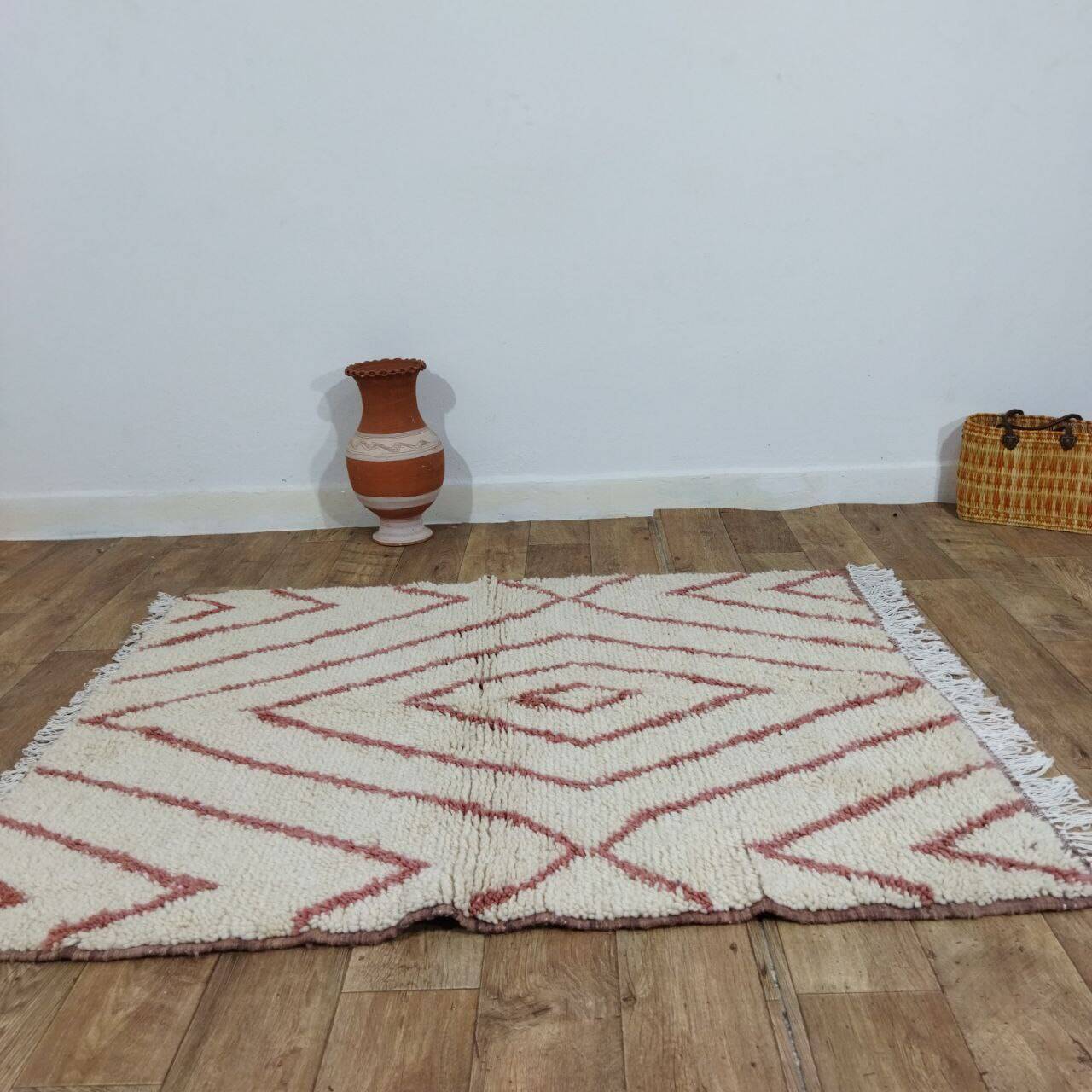Handmade moroccan berber rug 157 x 130 cm