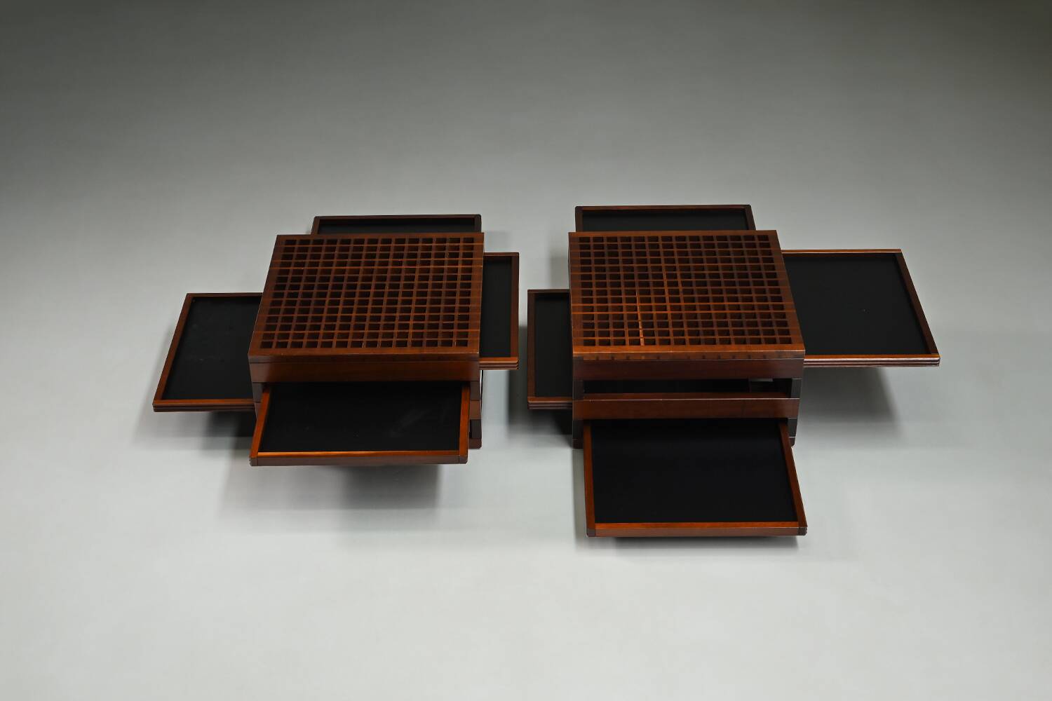 Set of 2 Tetra tables by Bernard Vuarnesson for Bellato, 1980s Italy.