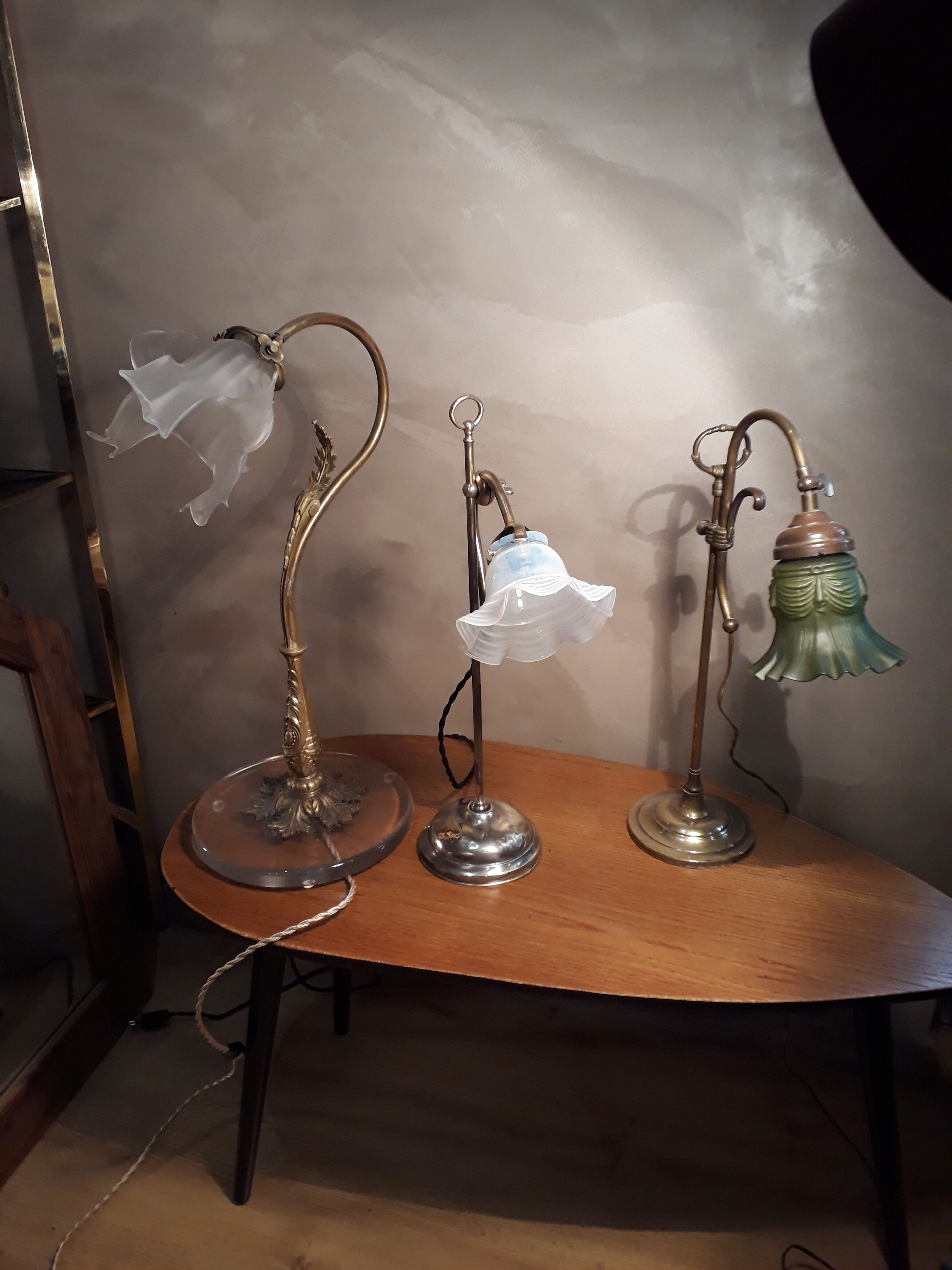 Opalescent tulip swing lamp 1900