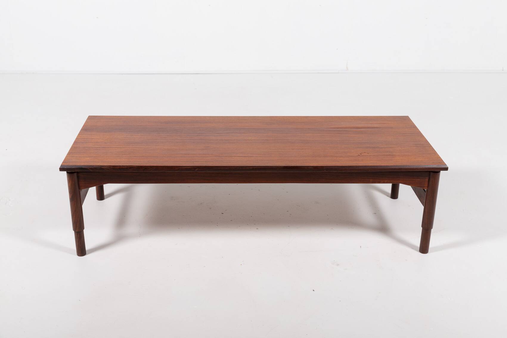 Vintage spectacular veneer coffee table from Saporiti, 1960’s Italy