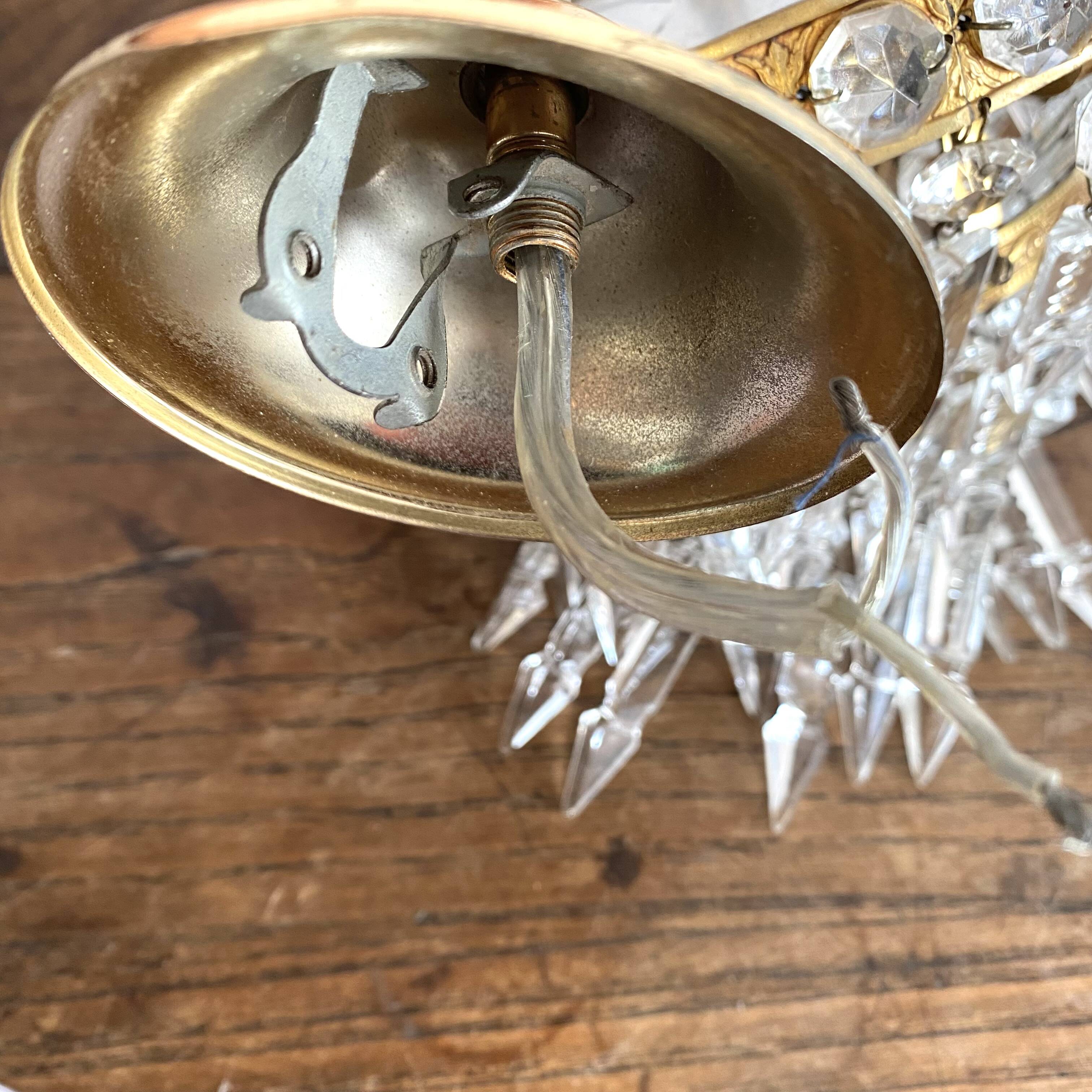 Ceiling light or pendant light with tassels