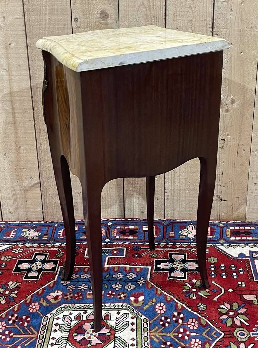 Chevet de style Louis XV en bois de rose, chêne et dessus marbre - fabrication des années 70