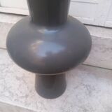 Vase design en verre opaline gris