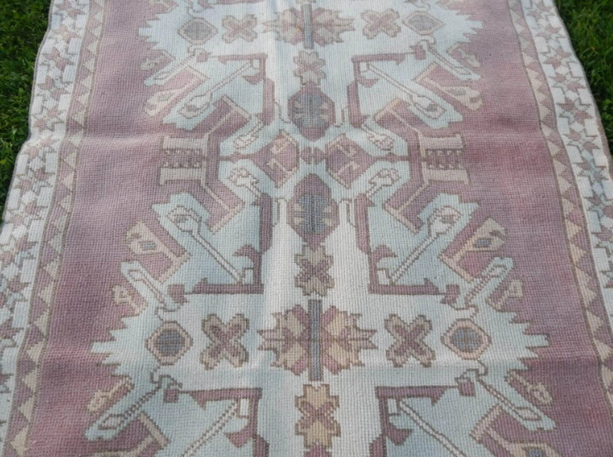 Vintage handmade Turkish rug 120x168 cm