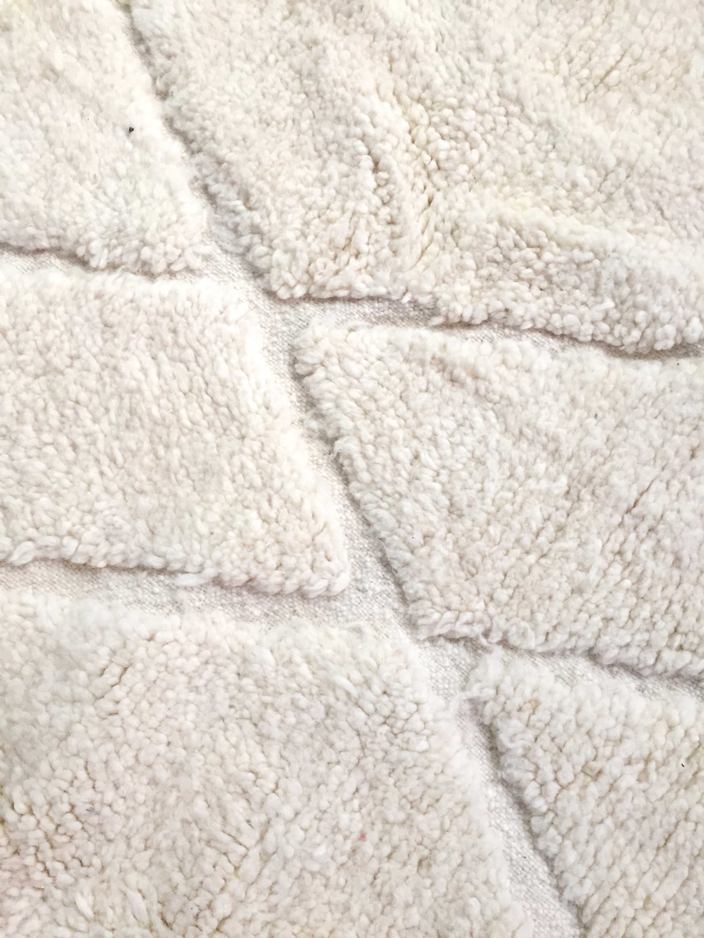 Moroccan Berber carpet blessed ouarain ecru plain with engraved diamonds 252x166cm