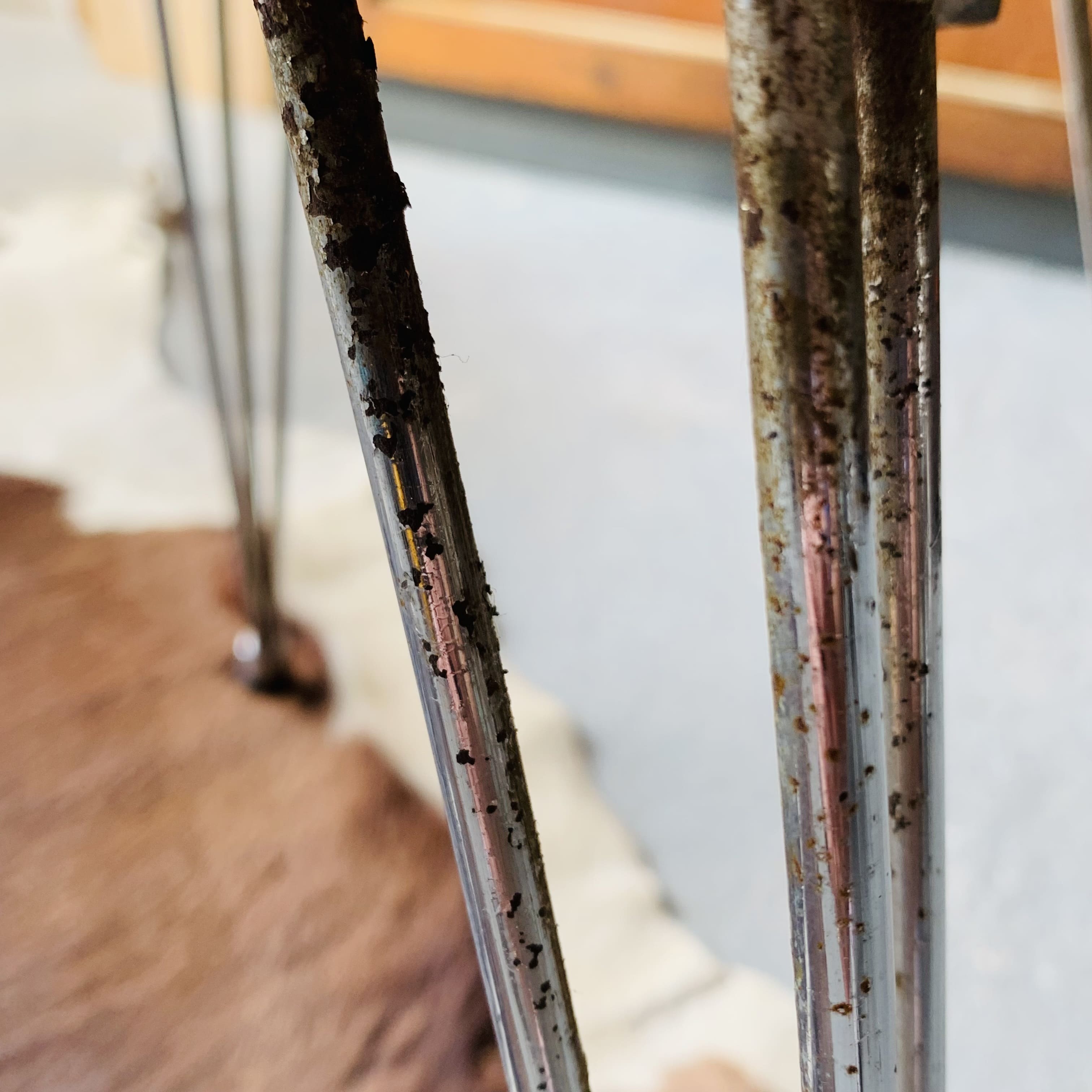 2 formica chairs - eiffel legs