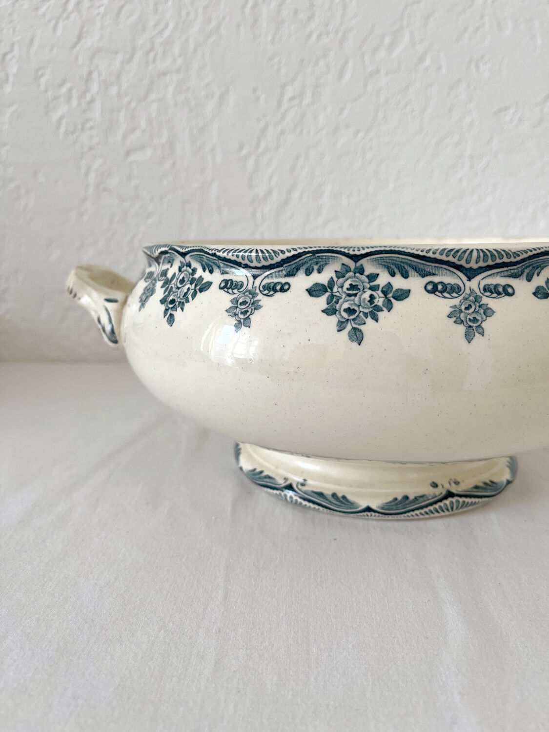 Bordeaux iron clay soup tureen bottom, Choisy le Roi