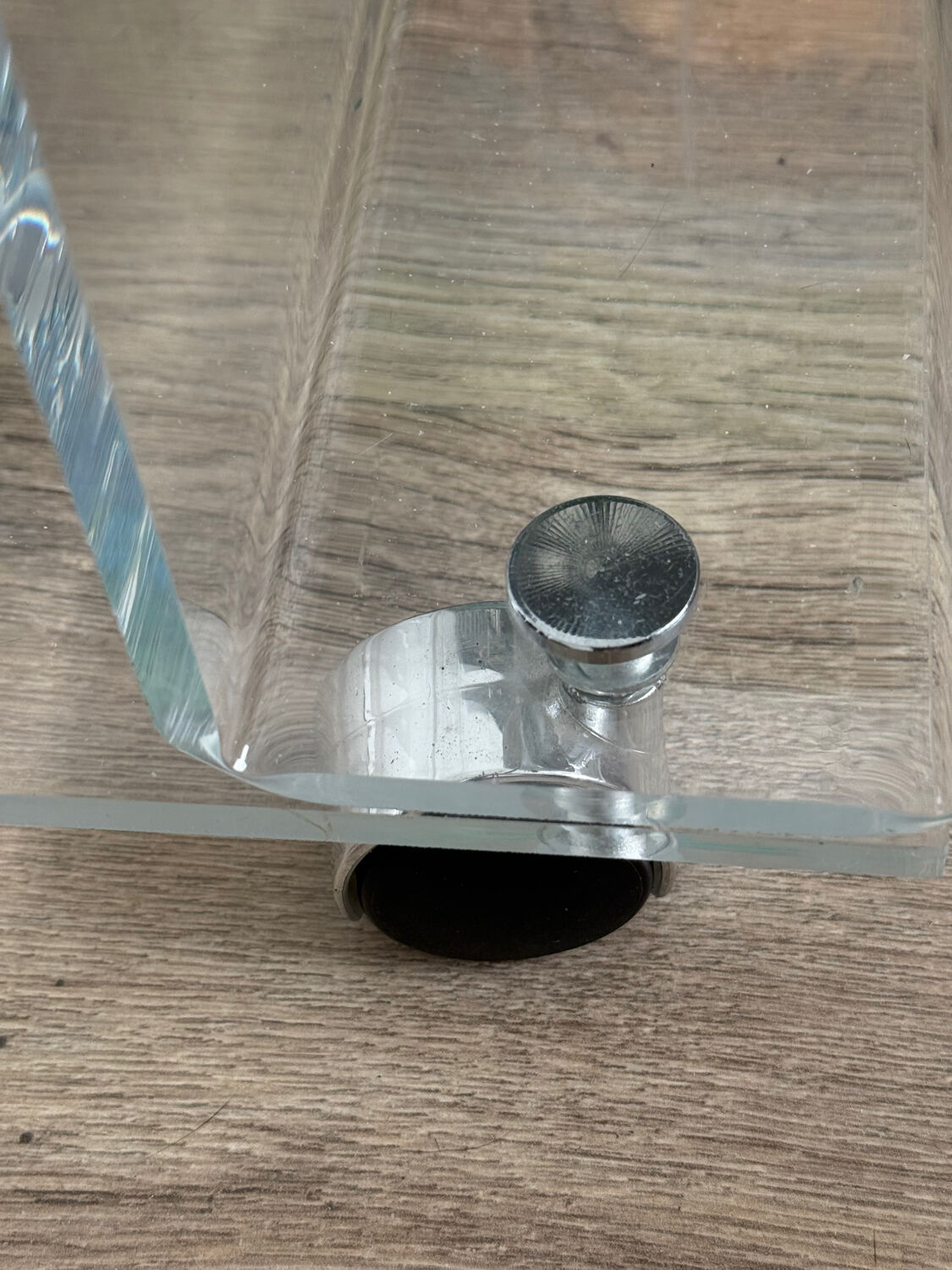 Marais International magazine rack