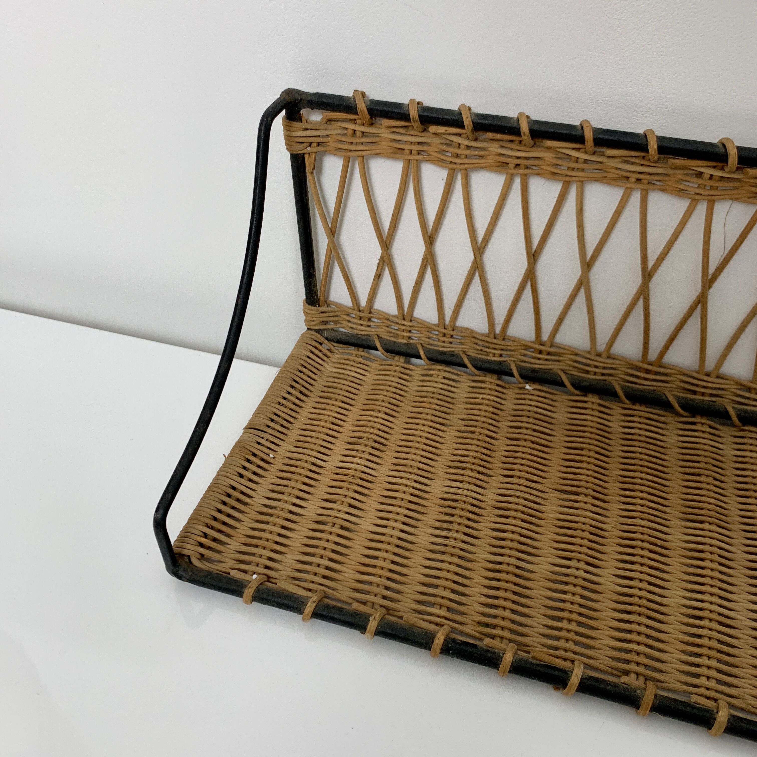 Wall floor in iron and rattan