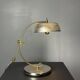 Lampe de table sculpturale ajustable des années 1960 avec abat-jour perforé.